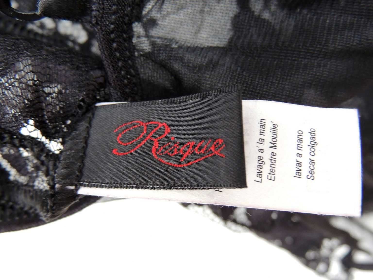 Gorset z podwiązkami i stringami *Risque* jak *Victoria’s Secret*  S/M