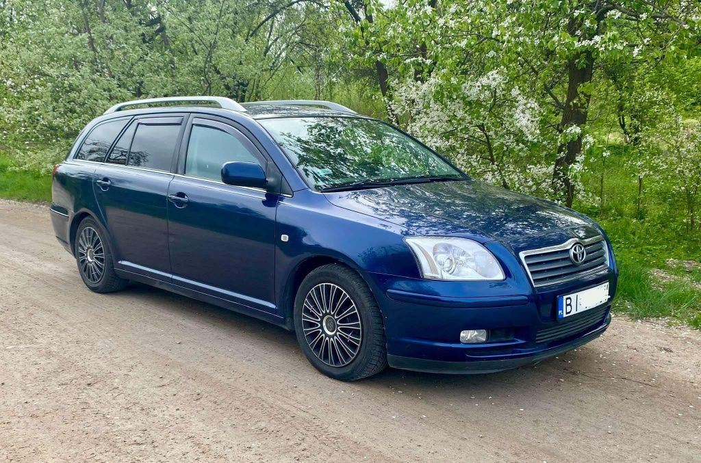 Toyota Avensis kombi 2,0 Benz Najlepsze wyposażenie fajny stan