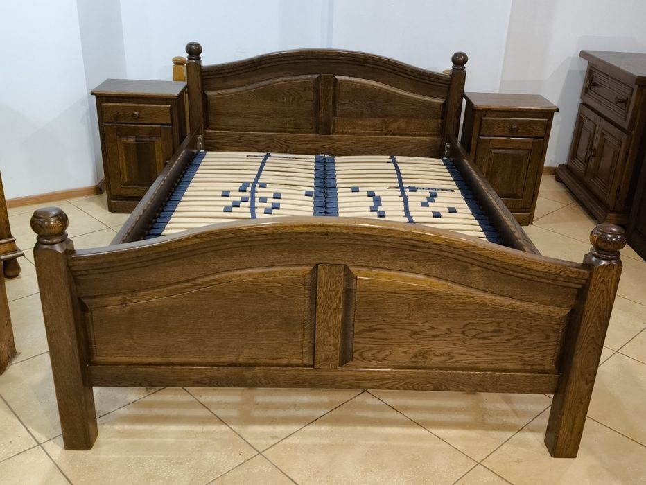 REZERWACJA Łóżko dębowe 140x200 + 2 szafki nocne – solidny komplet !