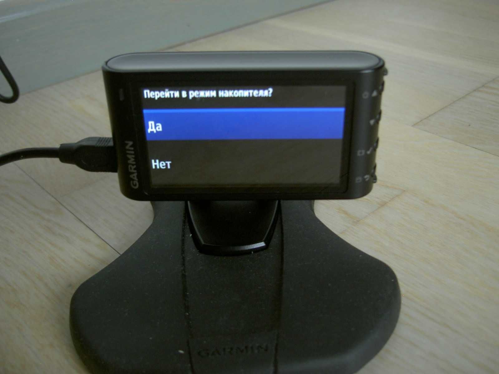 Автомобільний GPS відеореєстратор Garmin DashCam 35