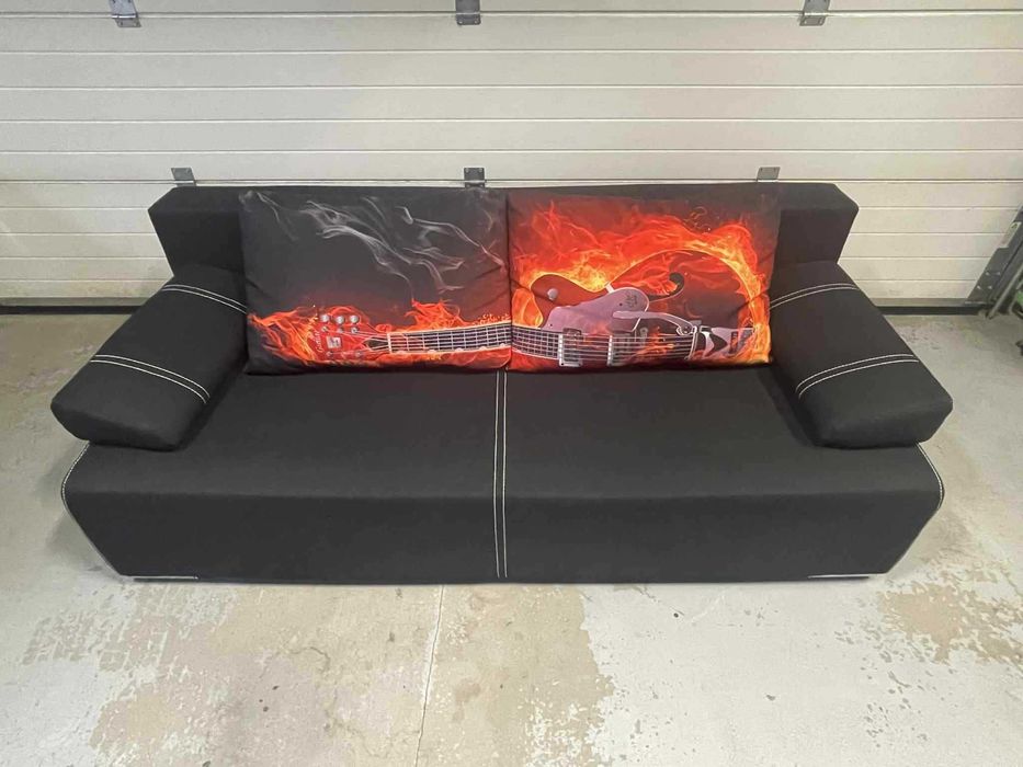 Kanapa rozkładana z funkcją spania.