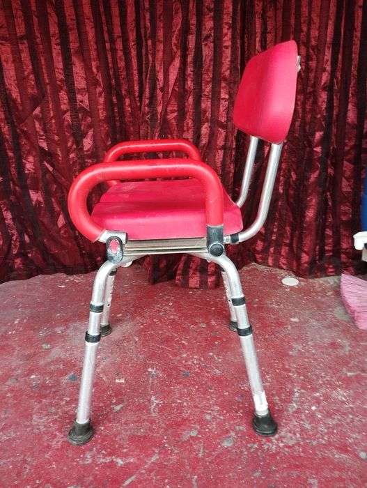 Cadeira de banheira usada