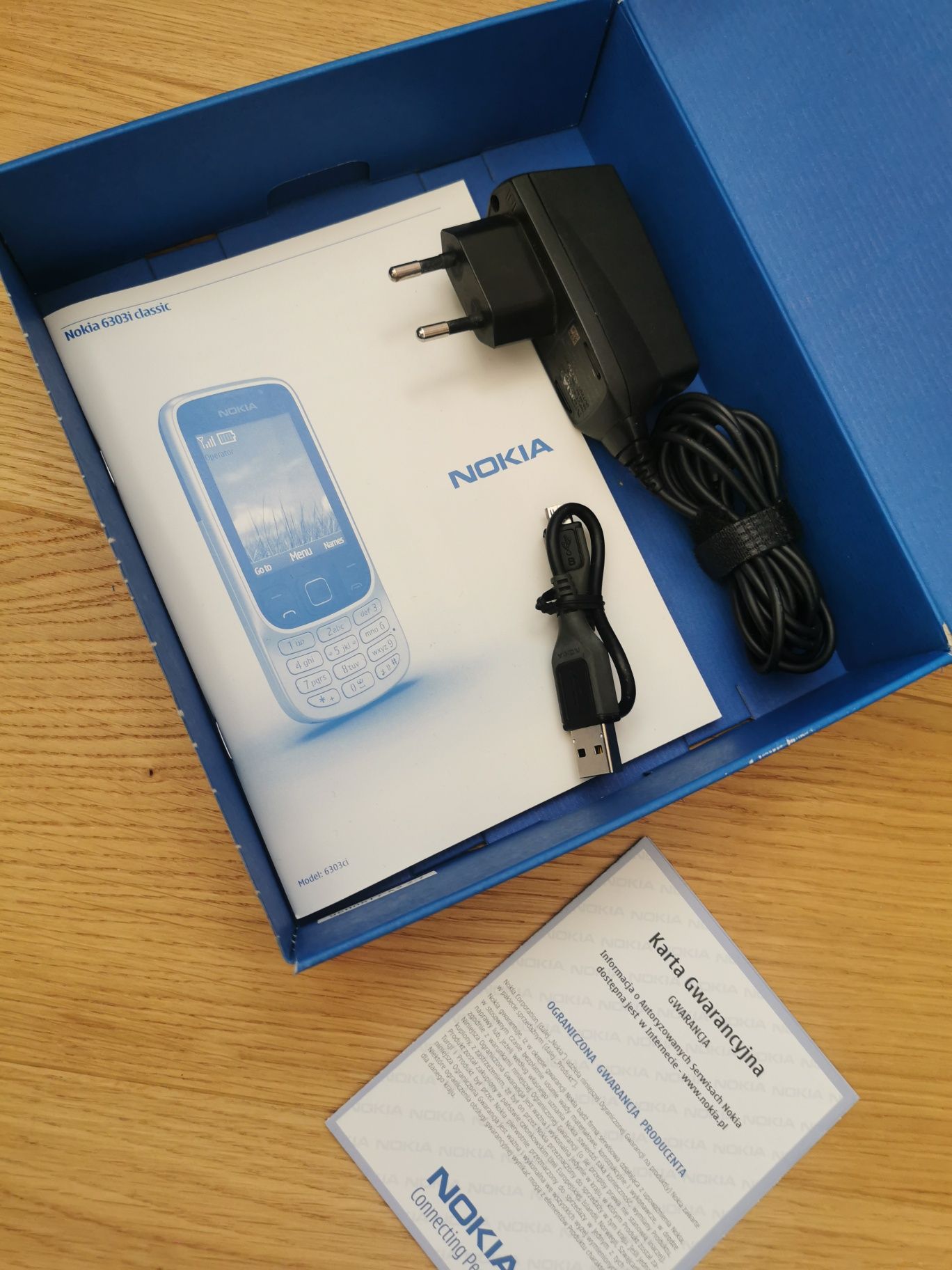 Tylko oryginalna ładowarka i pudełko. Bez telefonu Nokia 6303i