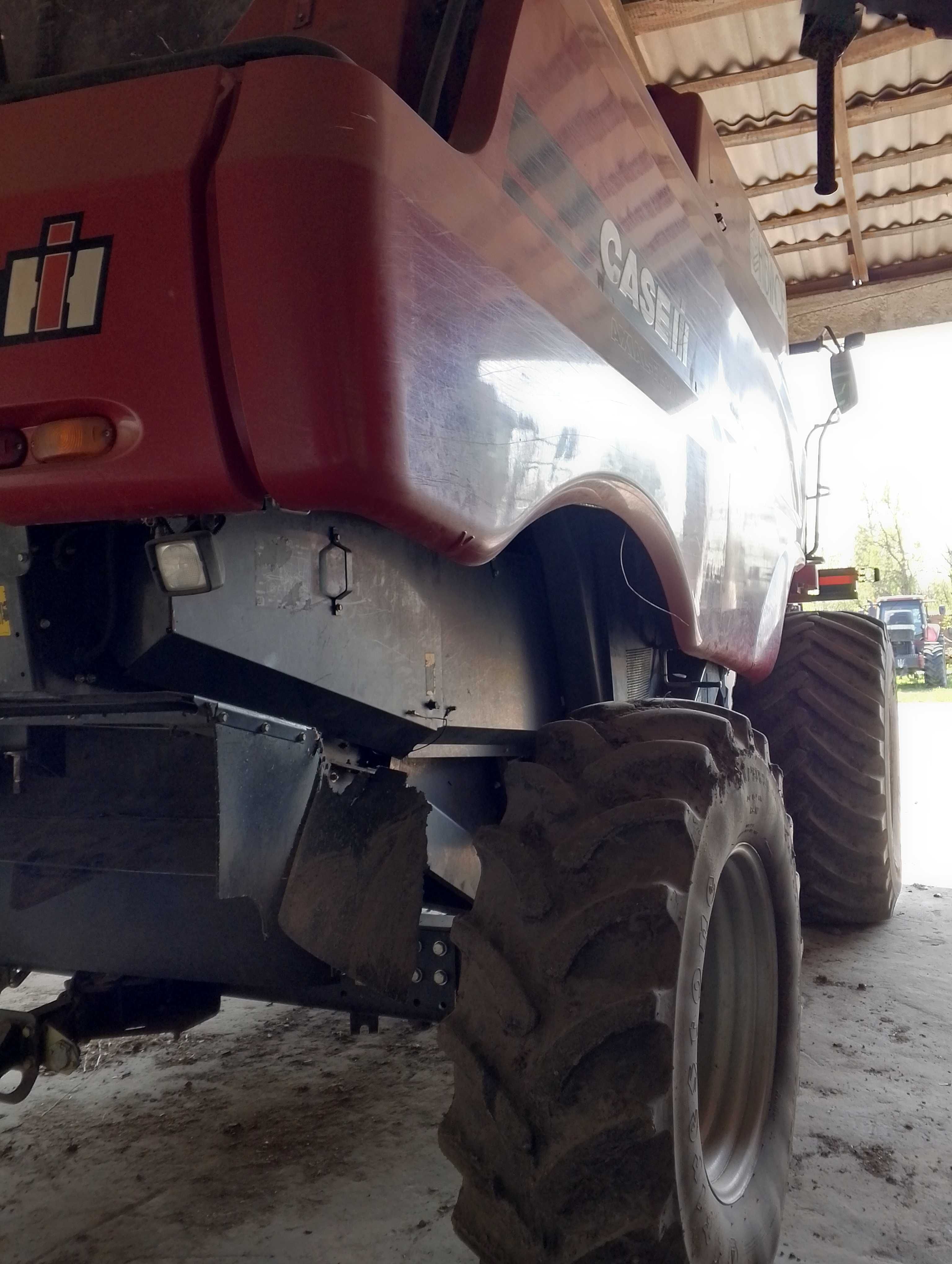 Комбайн Case IH 5140 з жаткою CASE IH 3020 TERRAFLEX (7.6м)