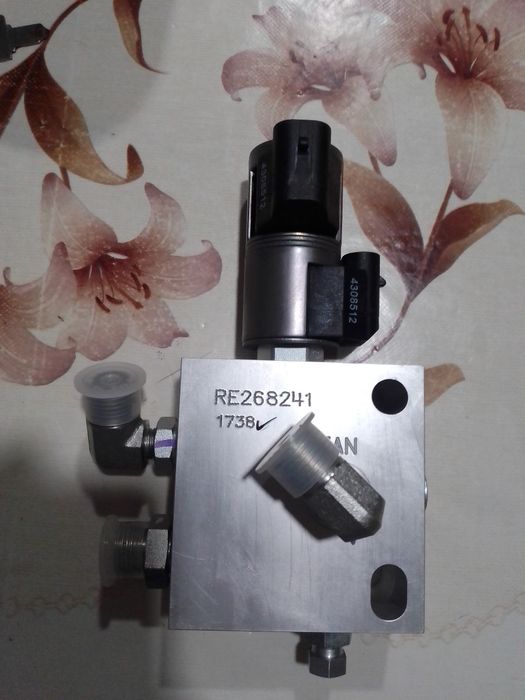 Клапан гідравлічний варіатора трактора, JD8430/8530 (RE268241) (John D