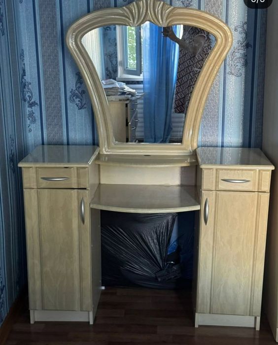 Мебель спальня гарний стан