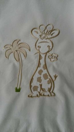 Kremowa pościel do łóżeczka dziecięcego z żyrafą Kieczmerski prezent