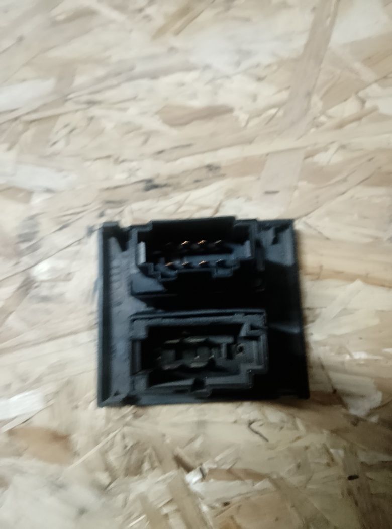 VW T4 Włącznik świateł awaryjnych model 96-98 rok