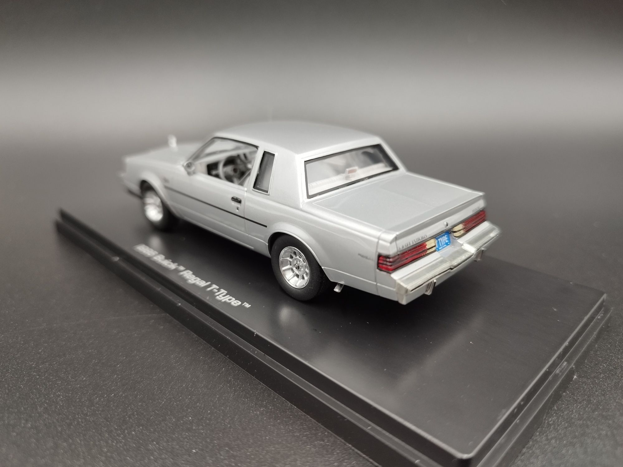 1:43 Auto Word Buick Regal Typ T (1986) silver  model