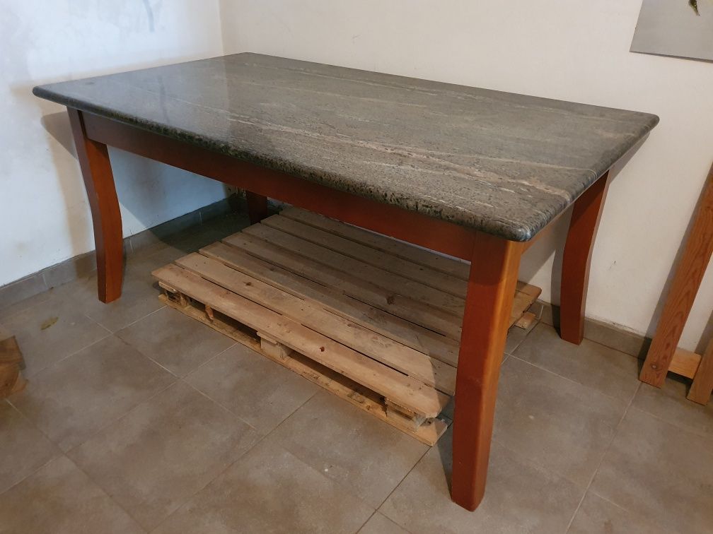 Mesa em cerejeira com granito 162cm x 92cm