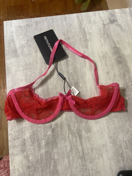 Бюстгалтер Prettylittlething