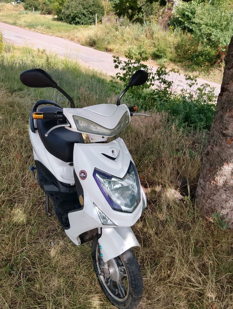 Продам електроскутер bravis