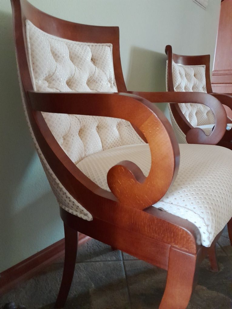 Eleganckie Klasyczne Krzesła dębowe fotele