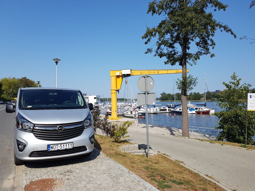 Busy osobowe wynajem Warszawa wypożyczalnia busów bus przewóz osób