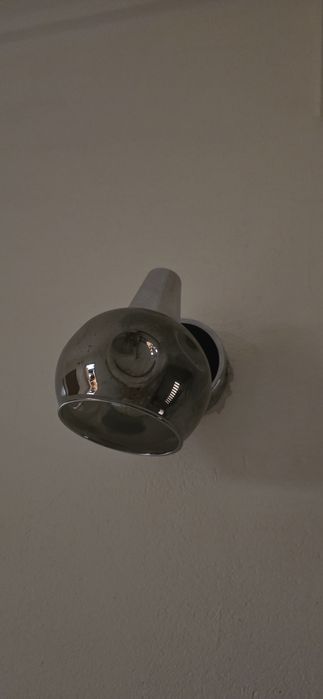 Kinkiet z dymionym kloszem