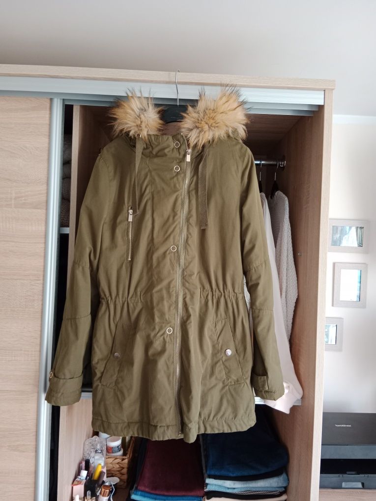 ocieplana zimowa kurtka damska parka khaki z kapturem Reserved m