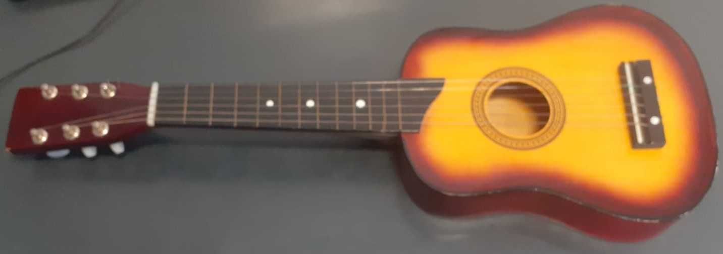 Guitarra de madeira - 64 cm