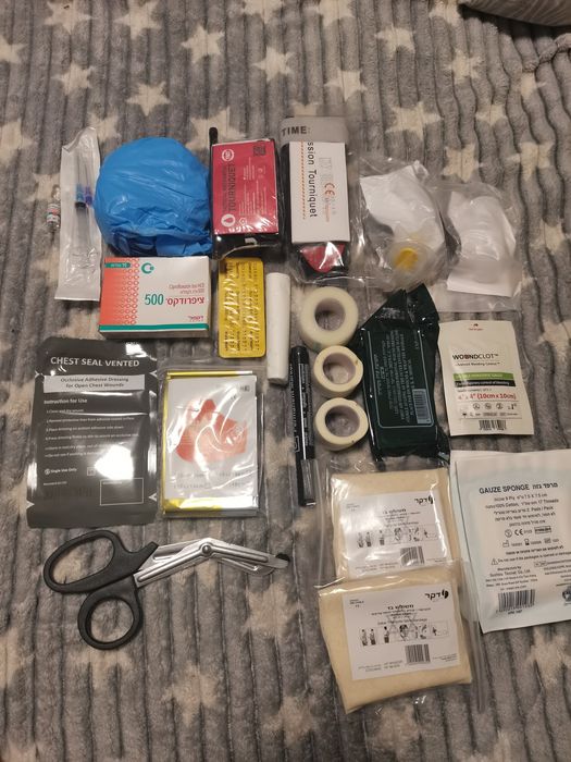 Продам аптечку укомплектованую