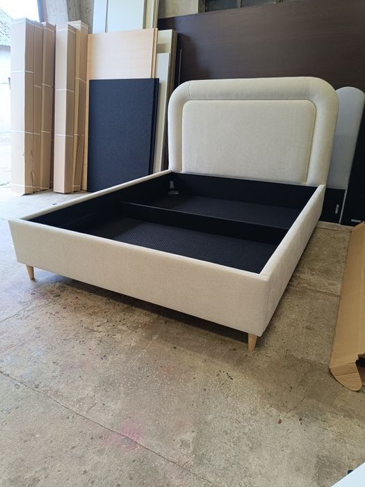 Łóżko tapicerowane na wymiar półokrągłe baranek boucle producent