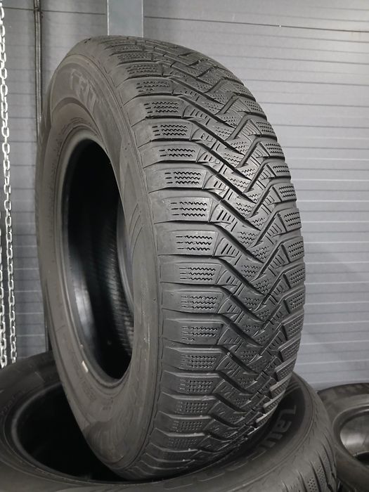 Зимові Шини БВ 215/70 R16  LAUFENN  I fit Склад ПОГРЕБИ