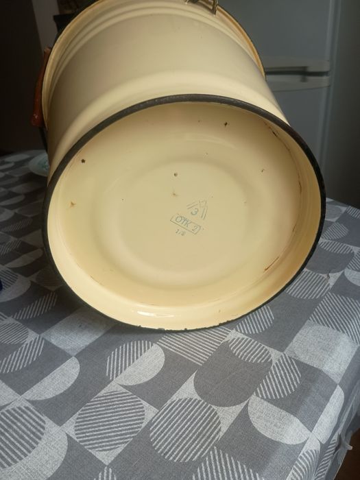 Wiadro z PRLlata 80 xx wieku