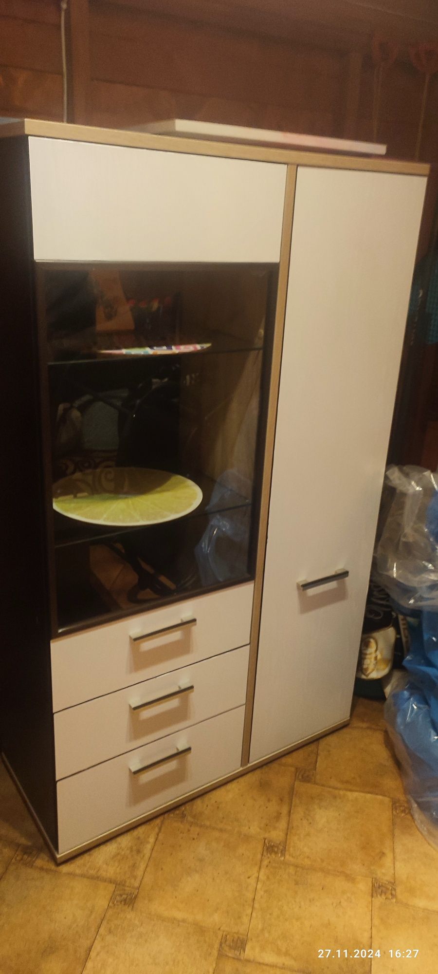 Sprzedam komodę .