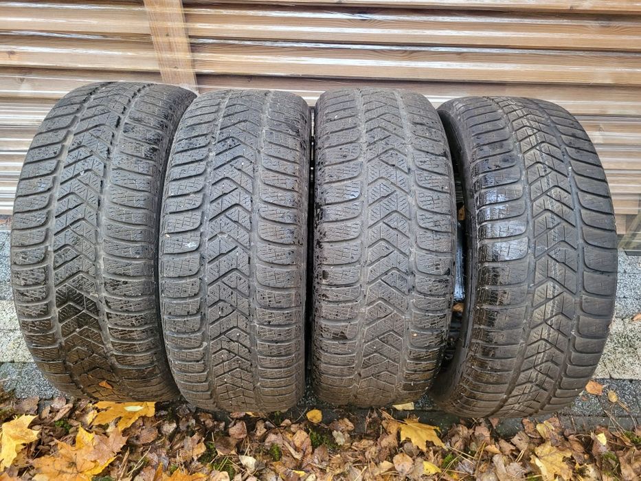 Pirelli Sottozero 3 225/50 R17 rok. prod. 2017