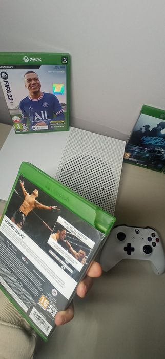 Xbox one s 1TB + pad + 4 gry