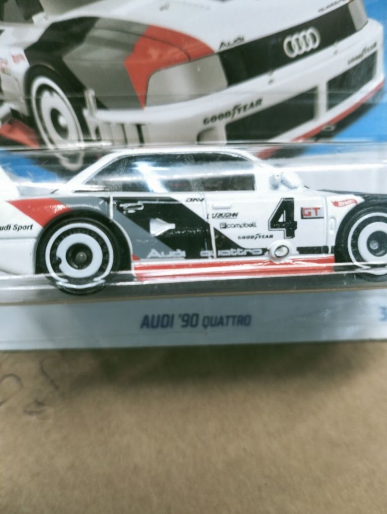 Hot Wheels Audi 90 Quatro resorek autko nowy