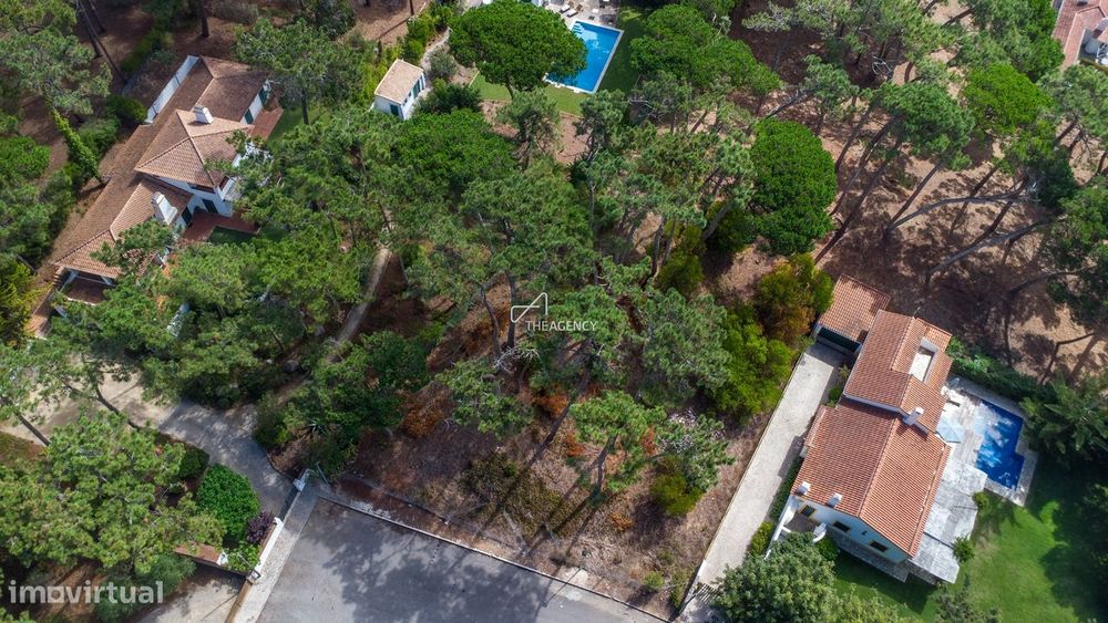Terreno à Venda em Colares– 1200 m² com Projeto Aprovado para uma mode