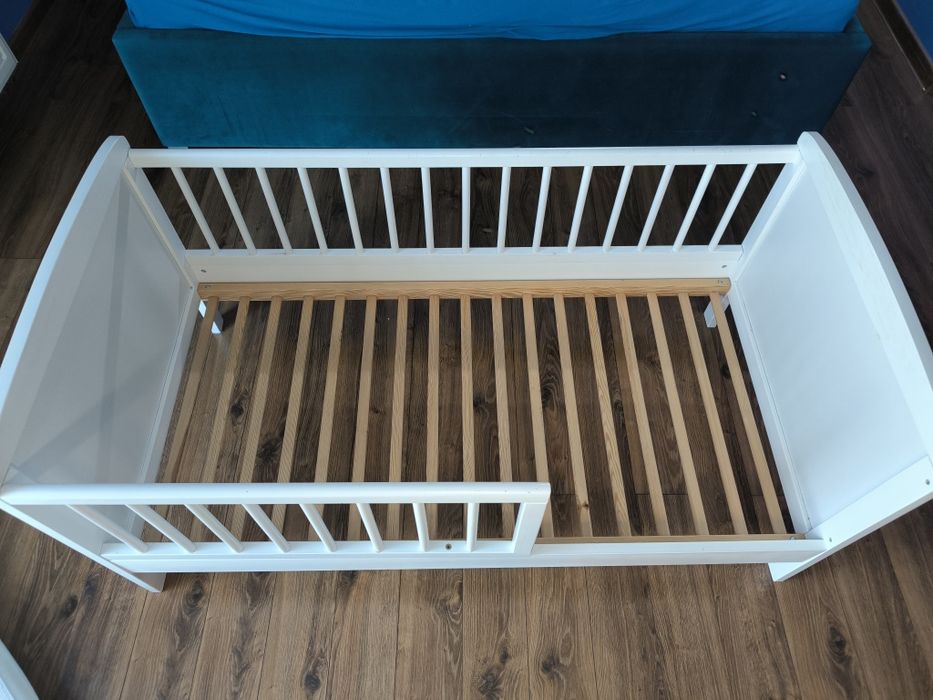 Tapczanik łóżeczko dziecięce z materacem