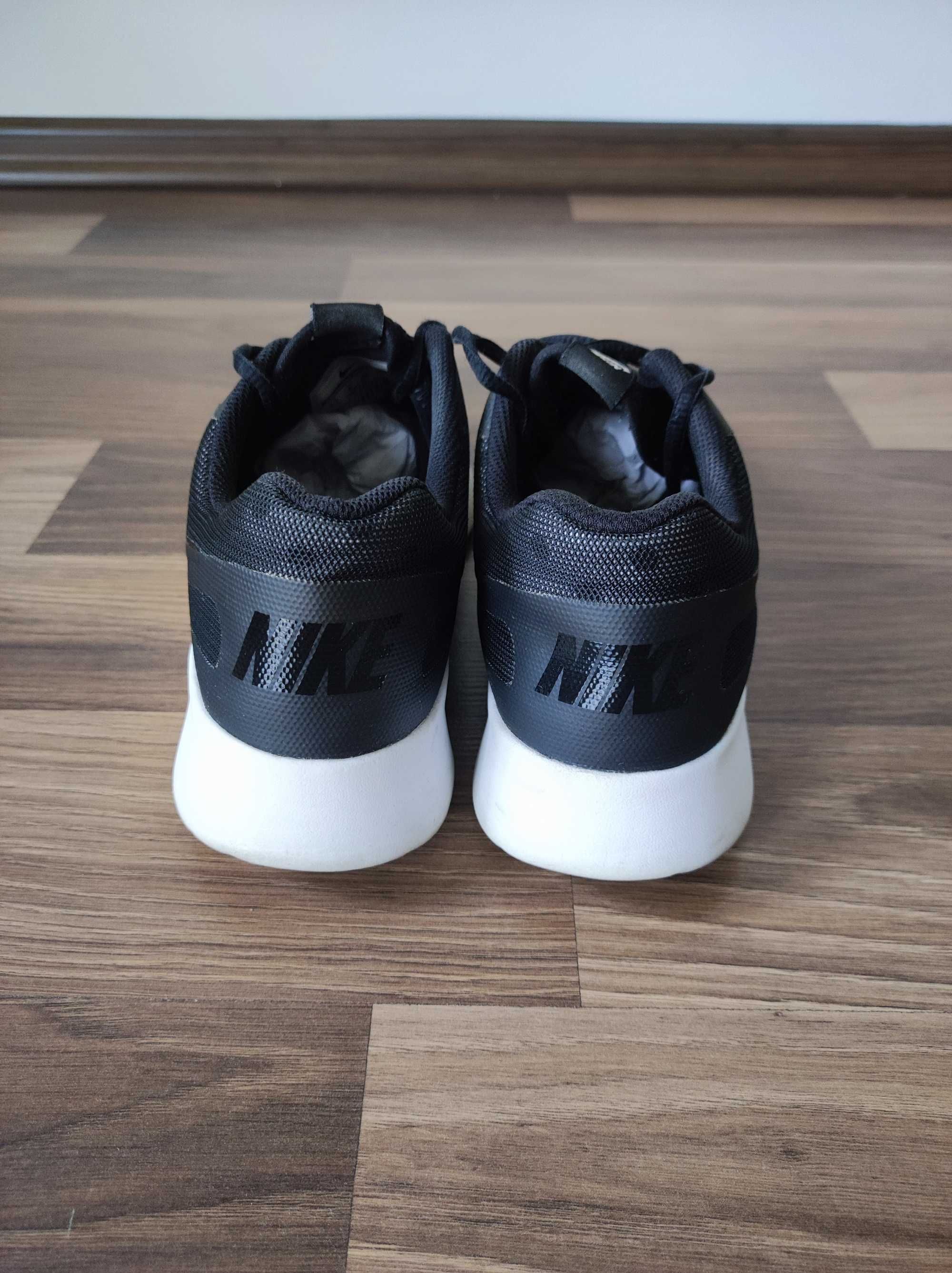 Buty sportowe/adidasy NIKE/40(25.5 cm)