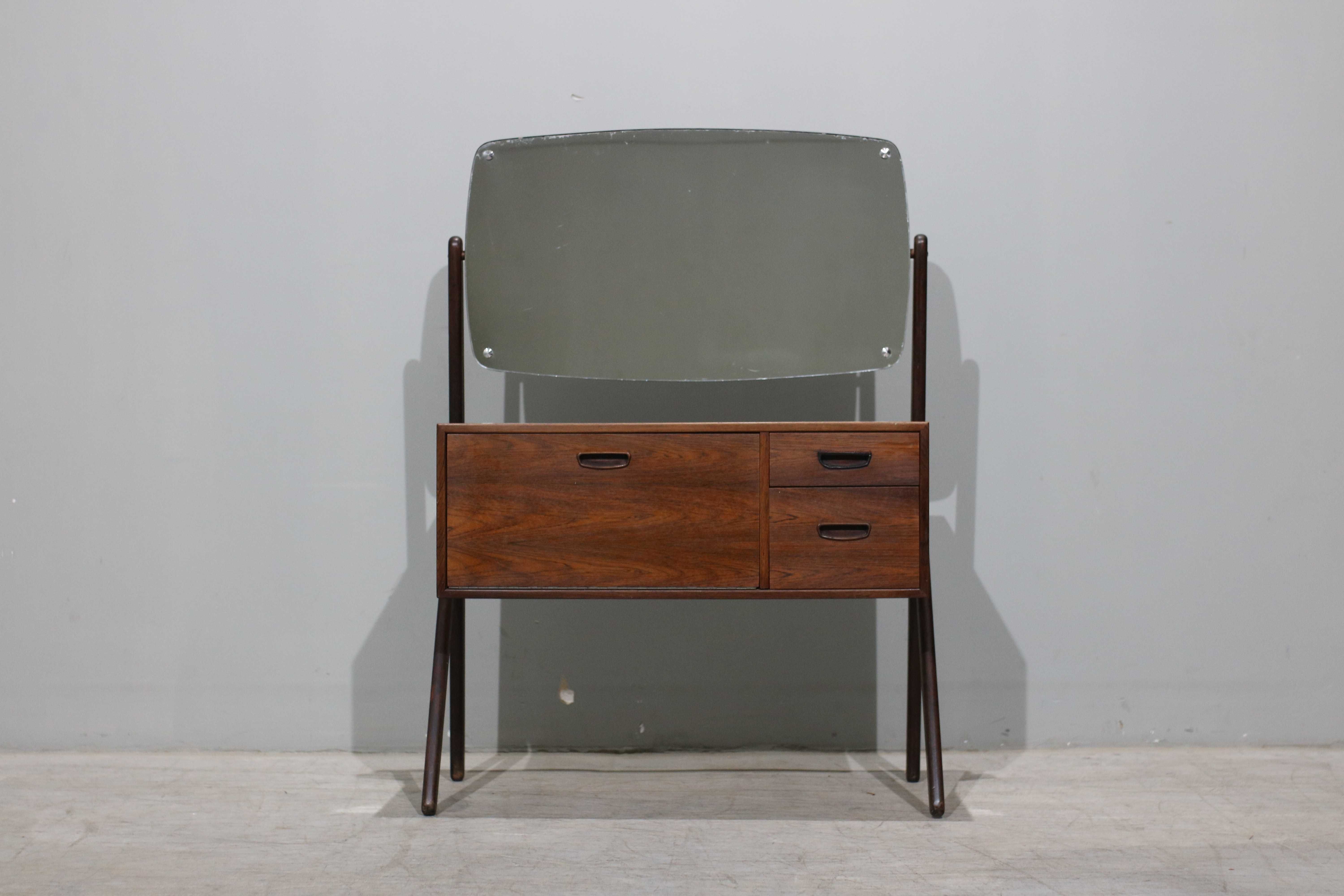 Toucador Orum Furniture em pau santo | Danish Design