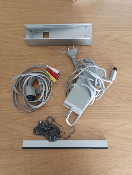 Consola Nintendo Wii + Jogos + Comandos e acessórios (Com Pouco Uso)