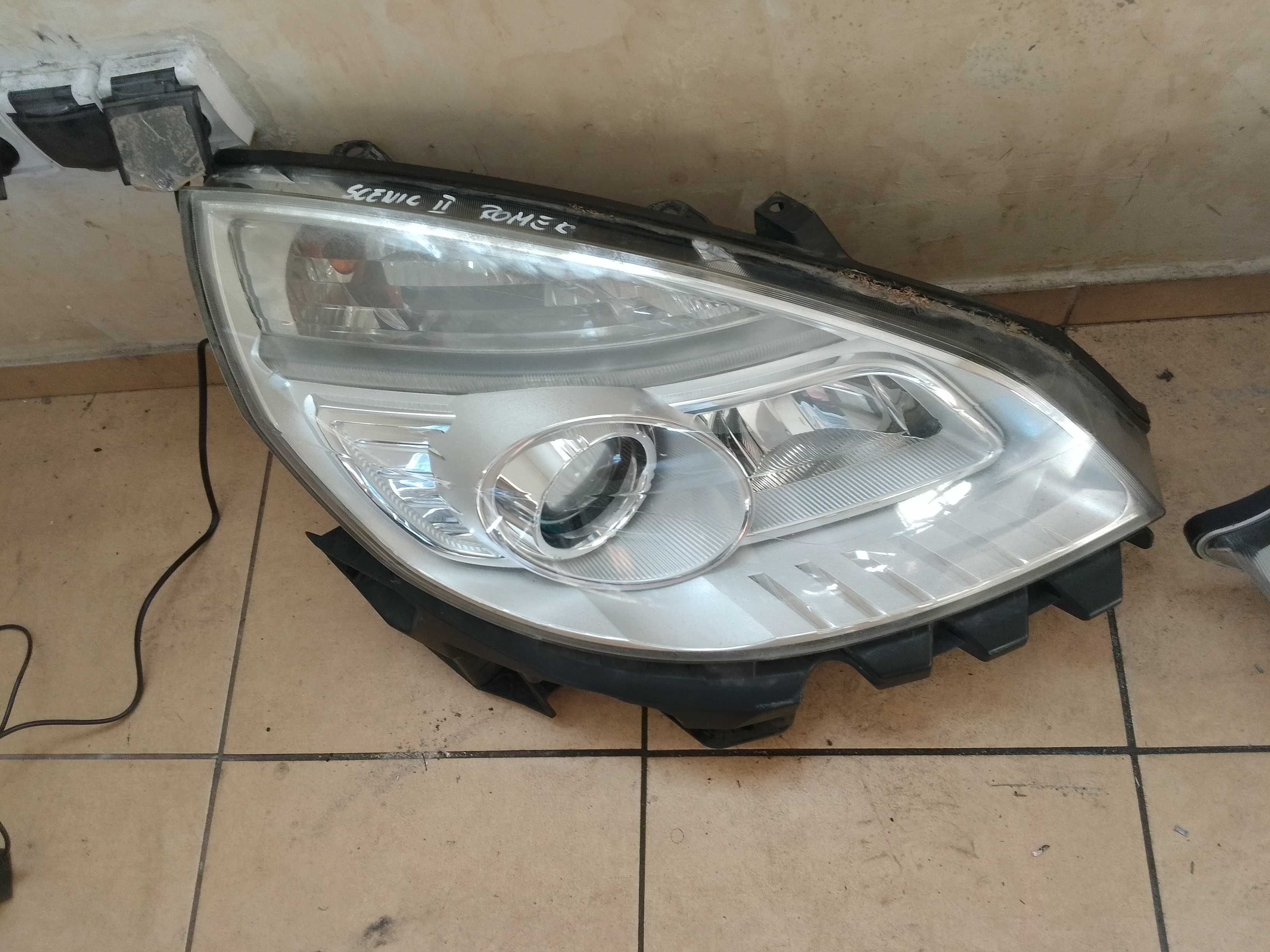 RENAULT SCENIC 2 lift lampa lampy przód komplet