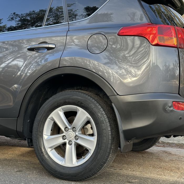 Toyota rav4  2013 года