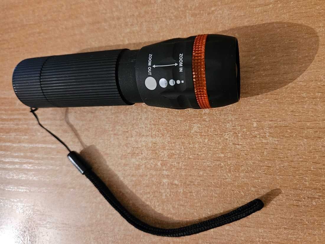 Latarka LED z zoomem