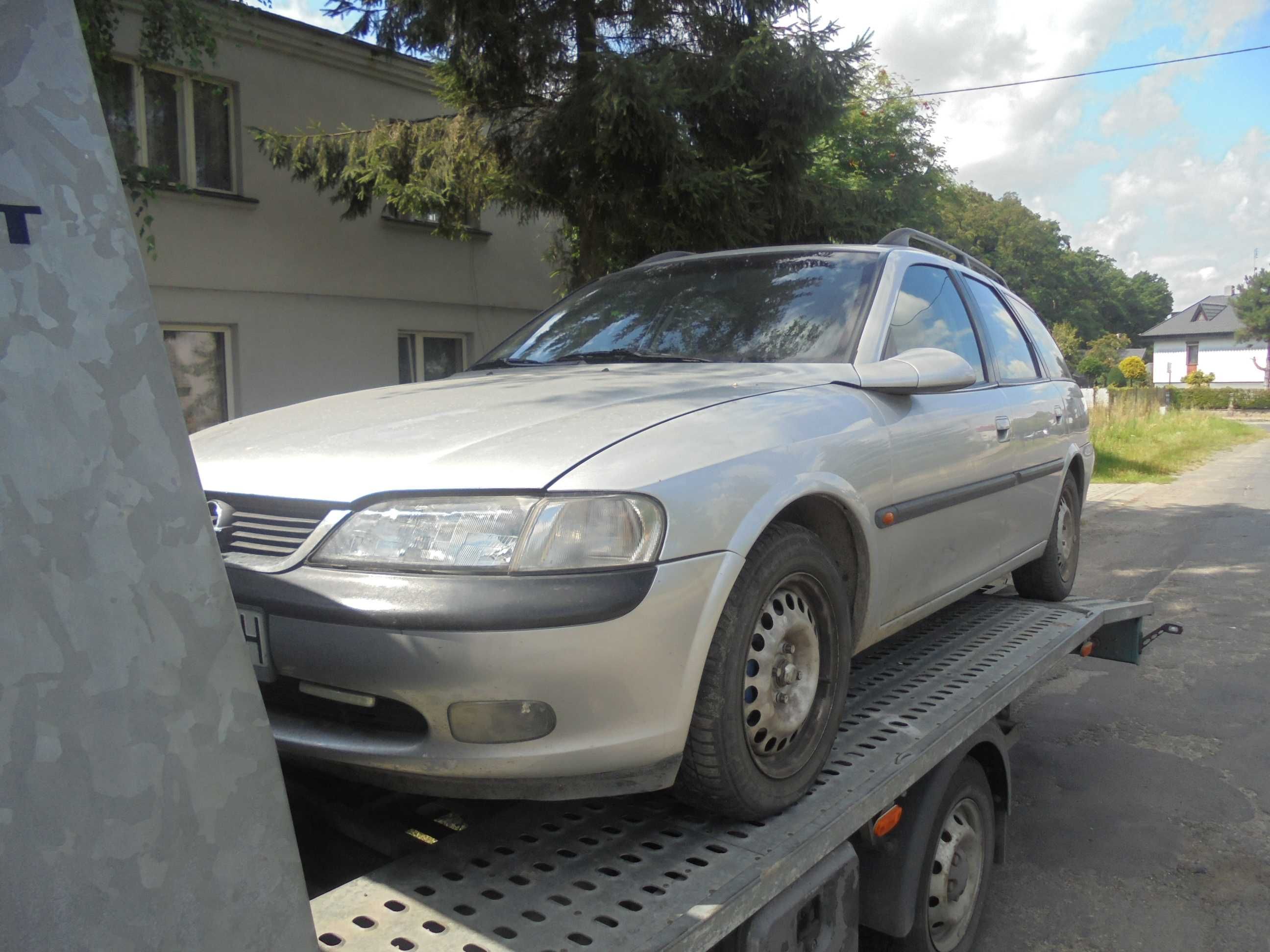 Opel Vectra B przed lift kombi lampa przednia kompletna