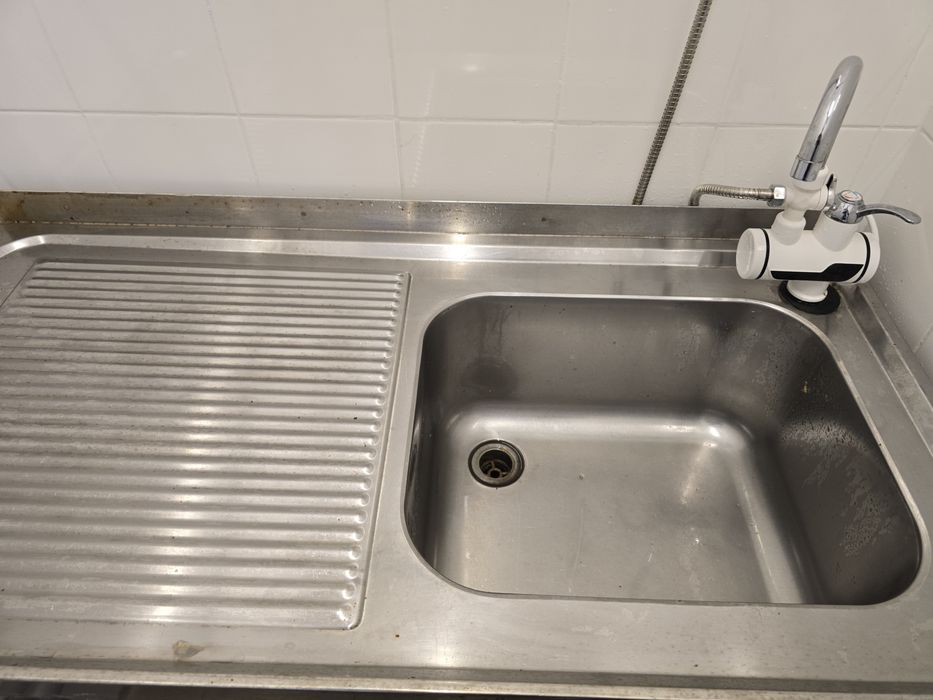 Umywalka w bardzo dobrym stanie