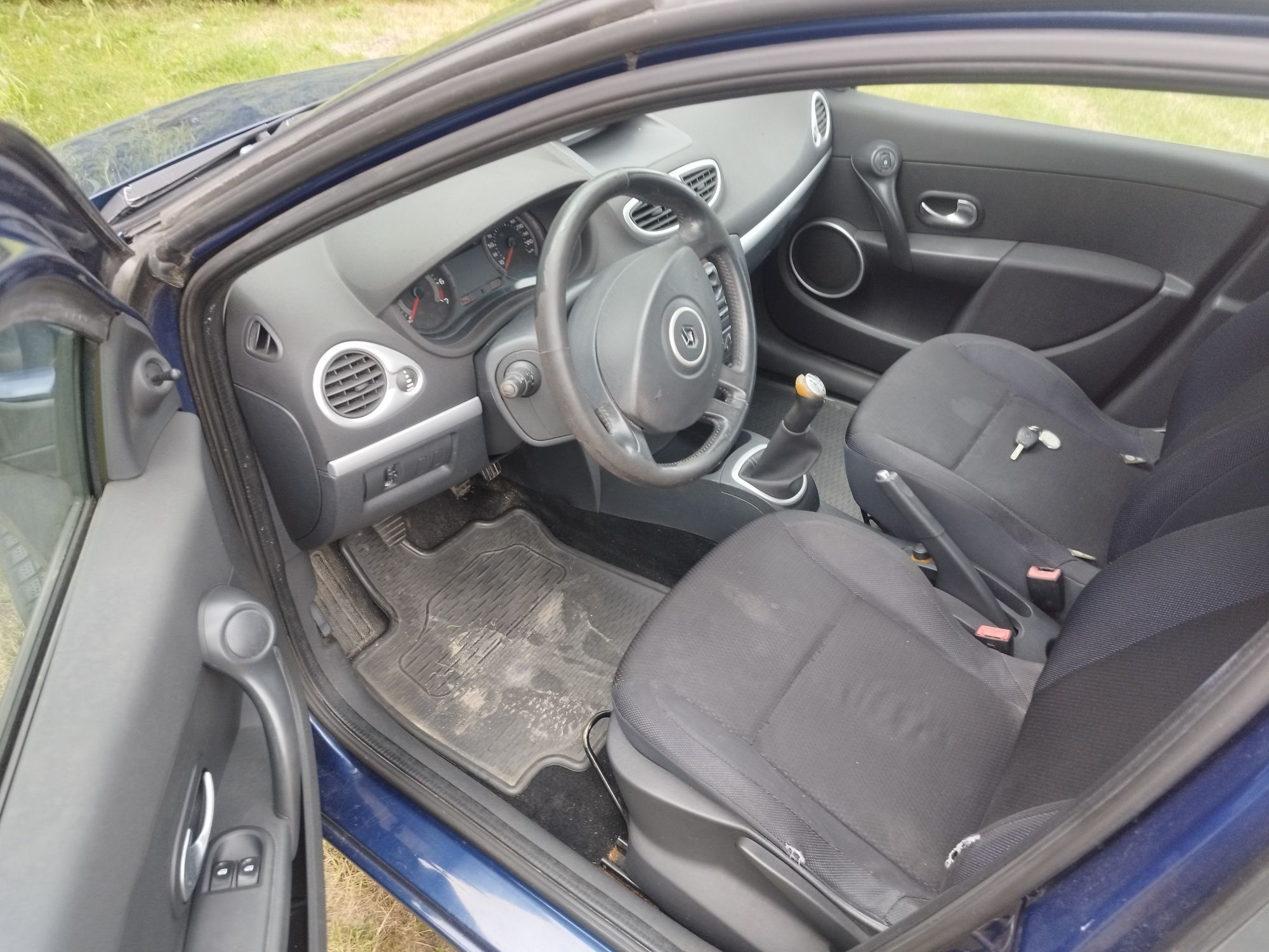 Renault Clio 5 drzwi 1.2 hak klima przegląd OC do grudnia