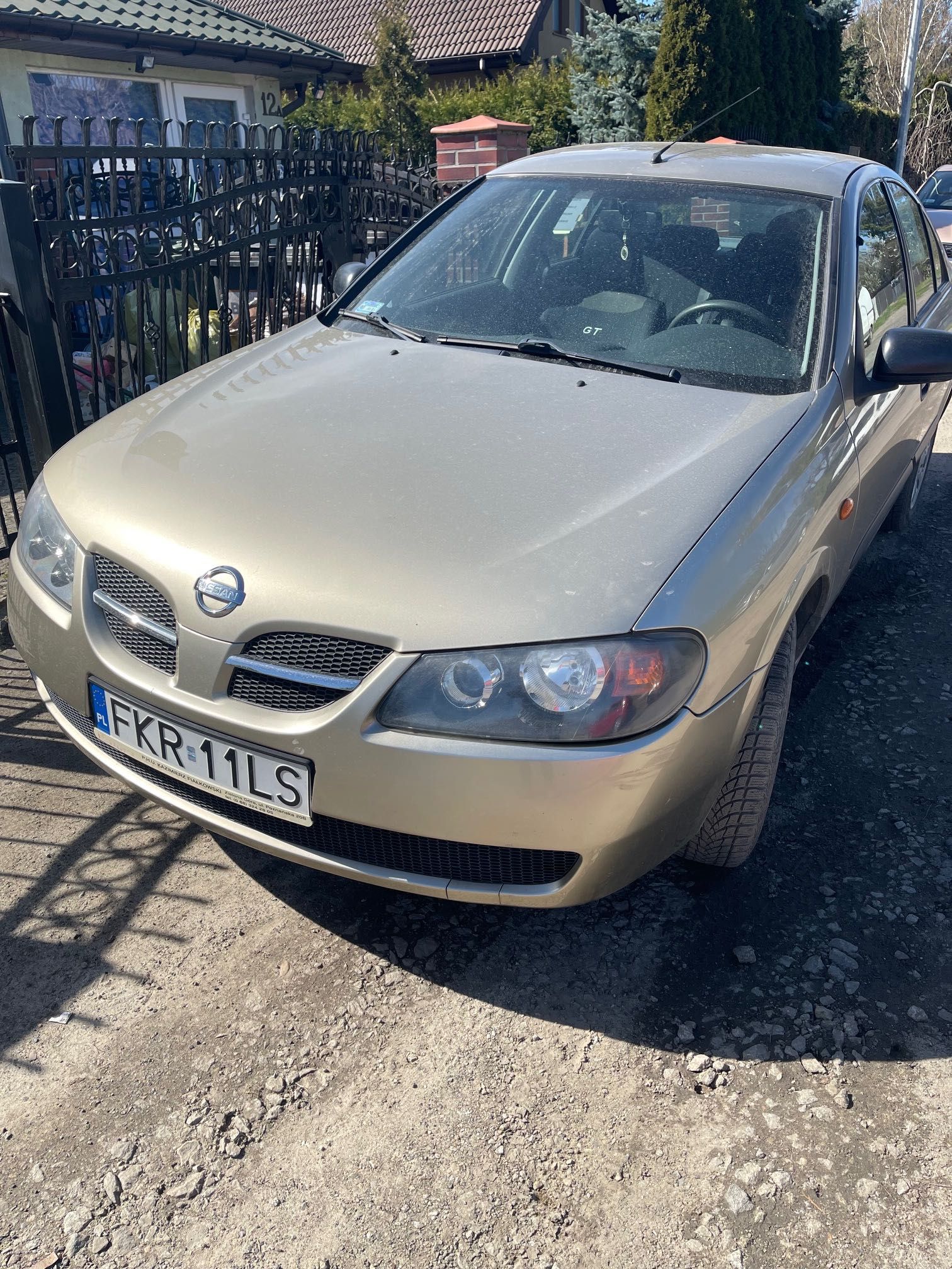 Nissan almera sedan