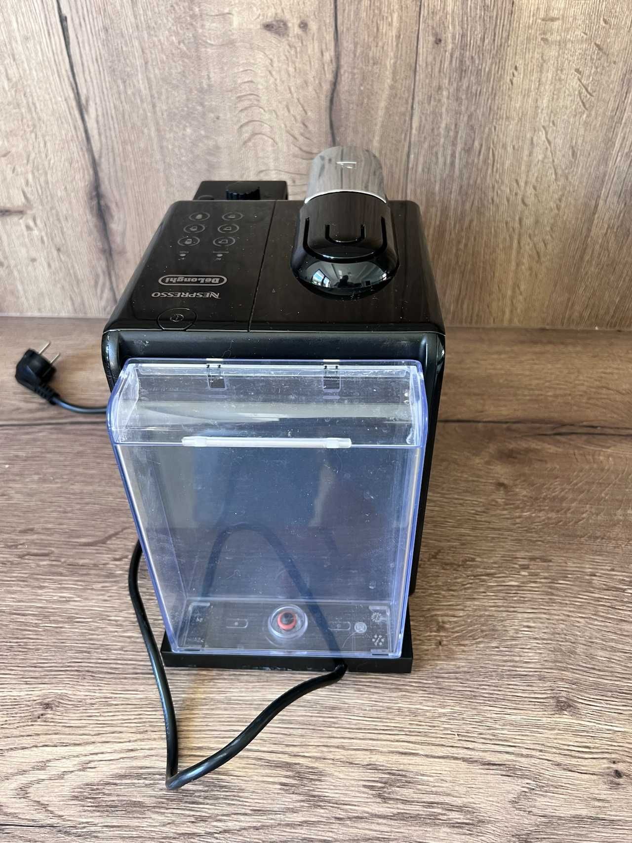 DeLonghi Nespresso Lattissima Touch EN550.B w stanie dobrym