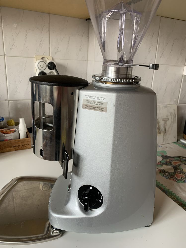 Młynek do kawy, włoskiej marki Mazzer, model: Super Jolly