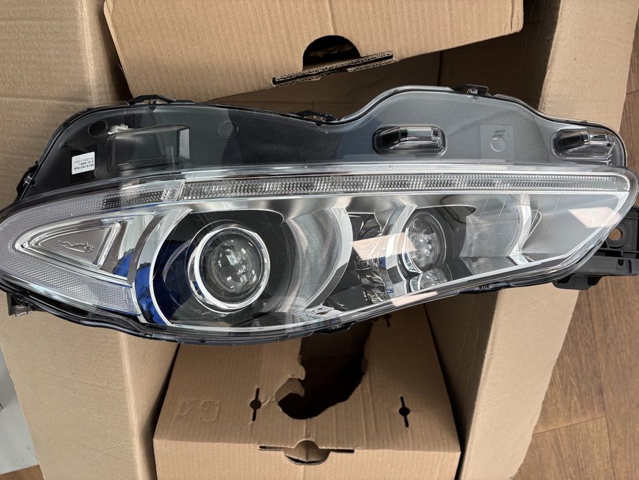 Farol Jaguar XJ (X351) - esquerdo