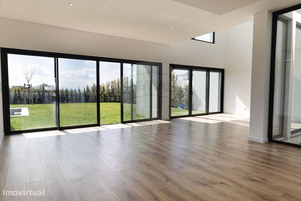 Moradia T4 para venda