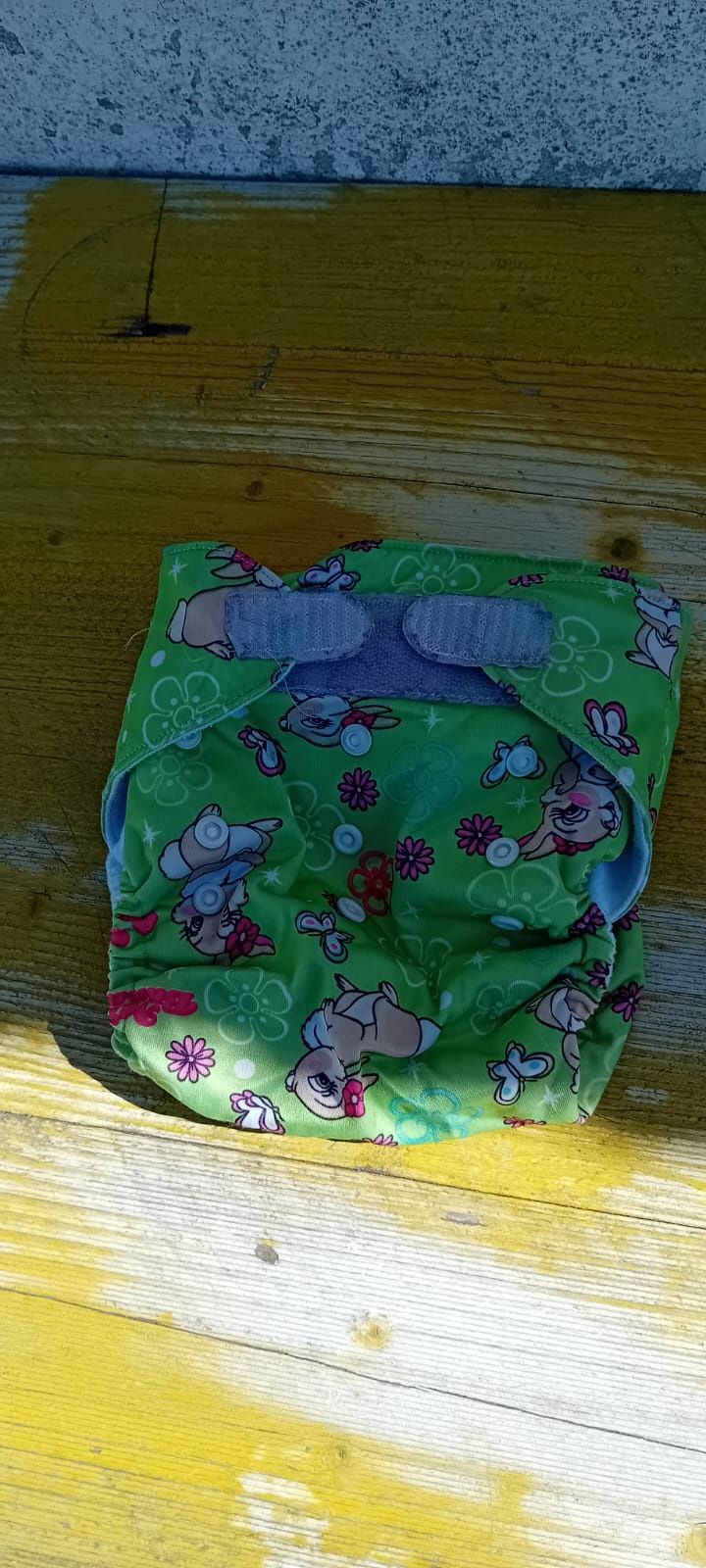Fralda de pano reutilizável - capa com velcro