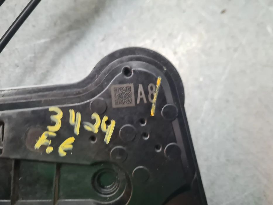 Fechadura / fecho porta frente esquerdo TOYOTA Corolla Touring Sports