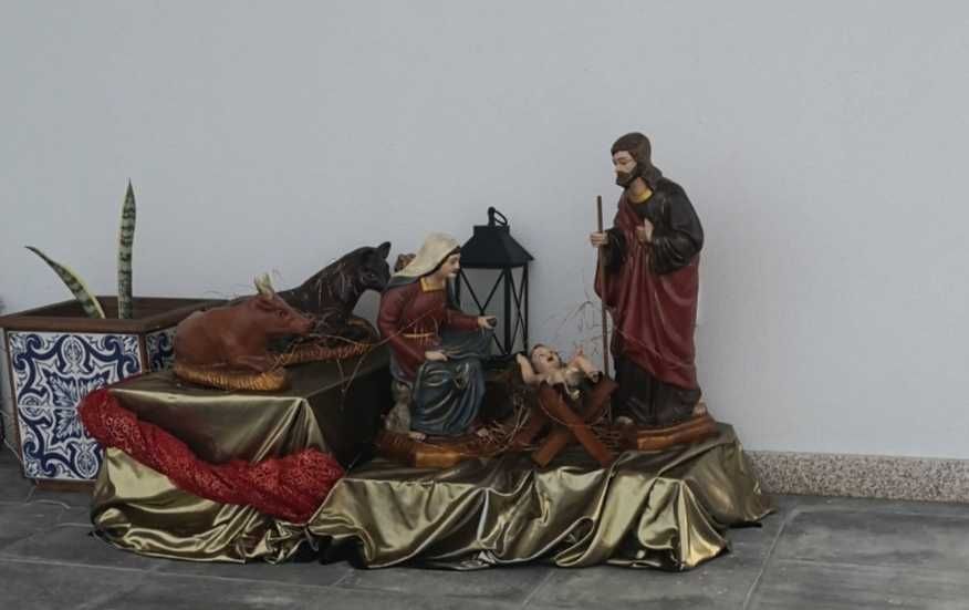 Figuras de presépio em cerâmica pintados à mão