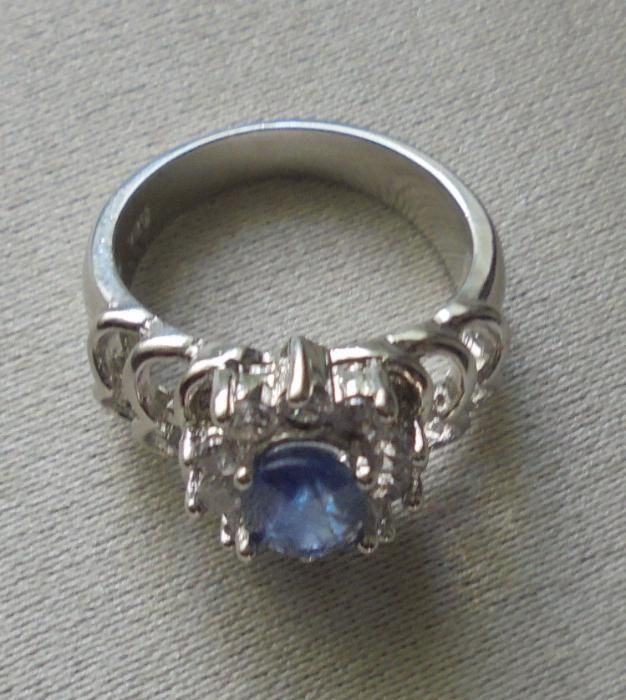 Anel em prata com quartzo azul