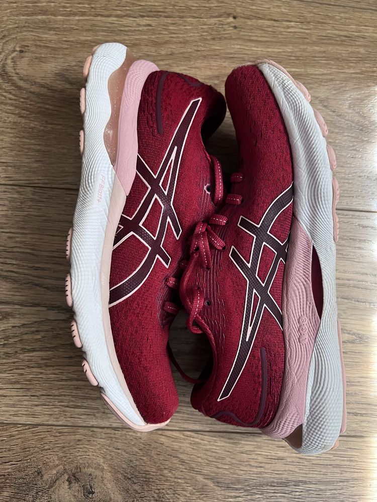 Унісекс кросівки ASICS Gel Nimbus-24.